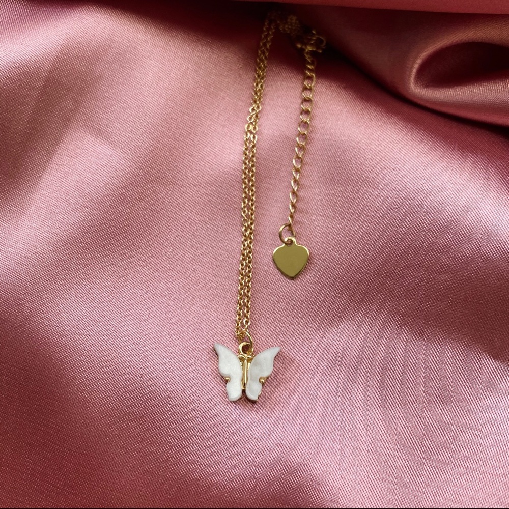 White Shell Butterfly Necklace - Picture 4 of 8